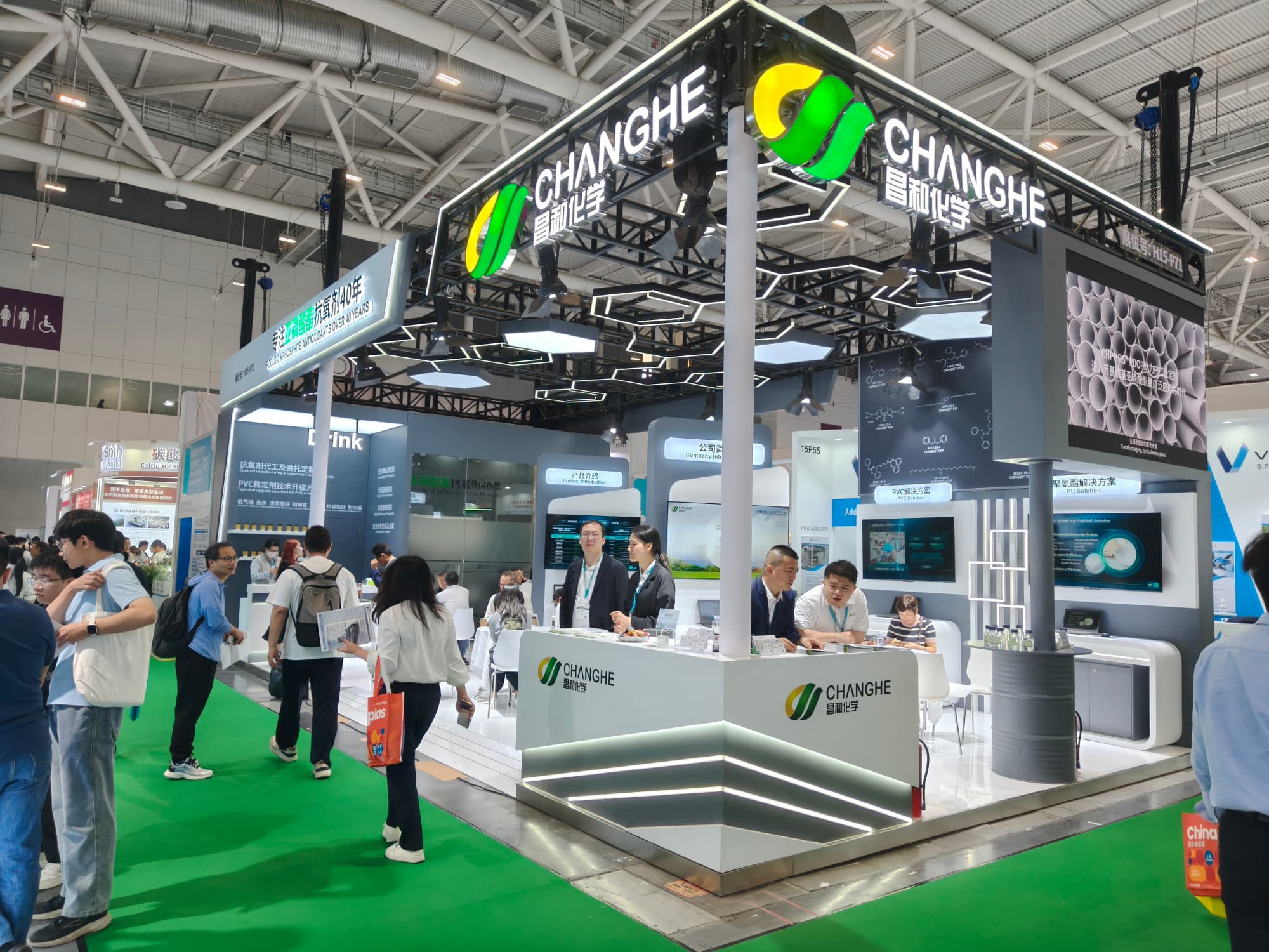 競爭激烈的橡塑展，靠什么展臺才能留住專業(yè)觀眾？