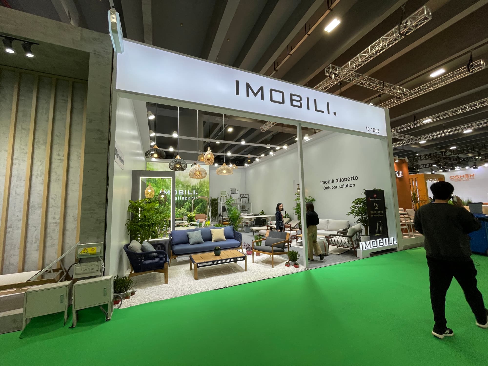 從設(shè)計(jì)到落地：廣州家博會(huì)特裝展臺(tái)搭建省錢(qián)高效技巧