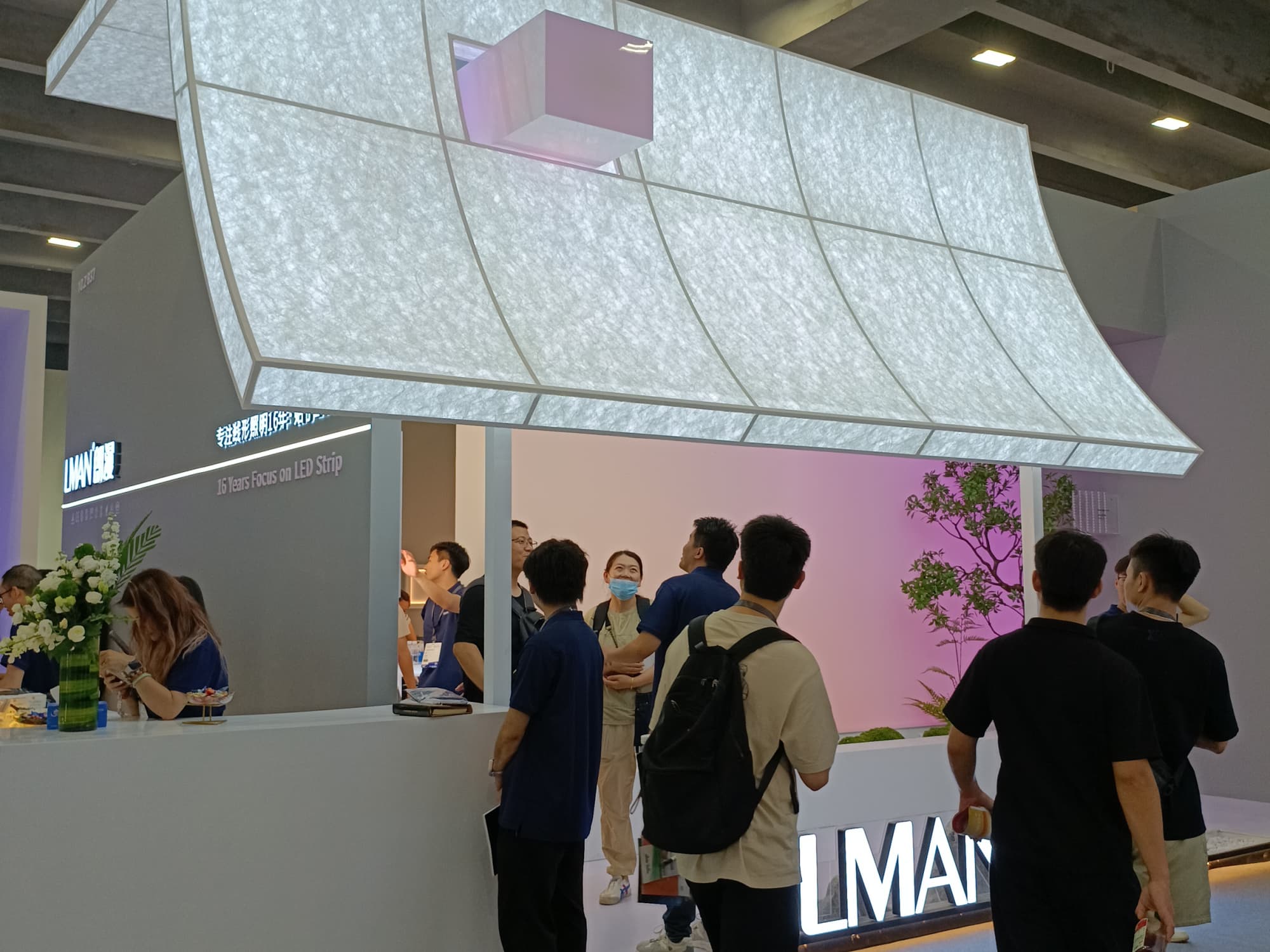 光亞展展臺設計：智能照明場景搭建，凸顯品牌技術實力