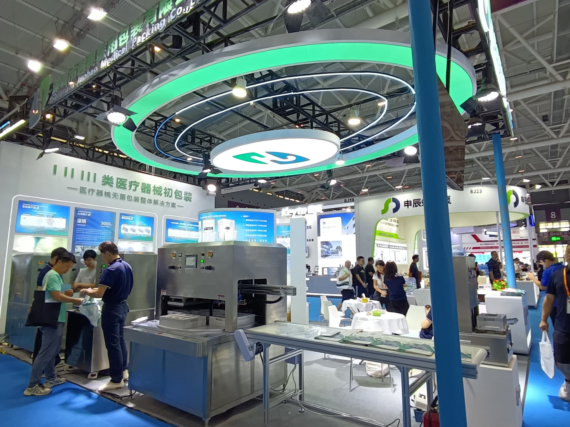 大健康展展臺設(shè)計：綠色科技風(fēng)，契合展會調(diào)性更吸睛