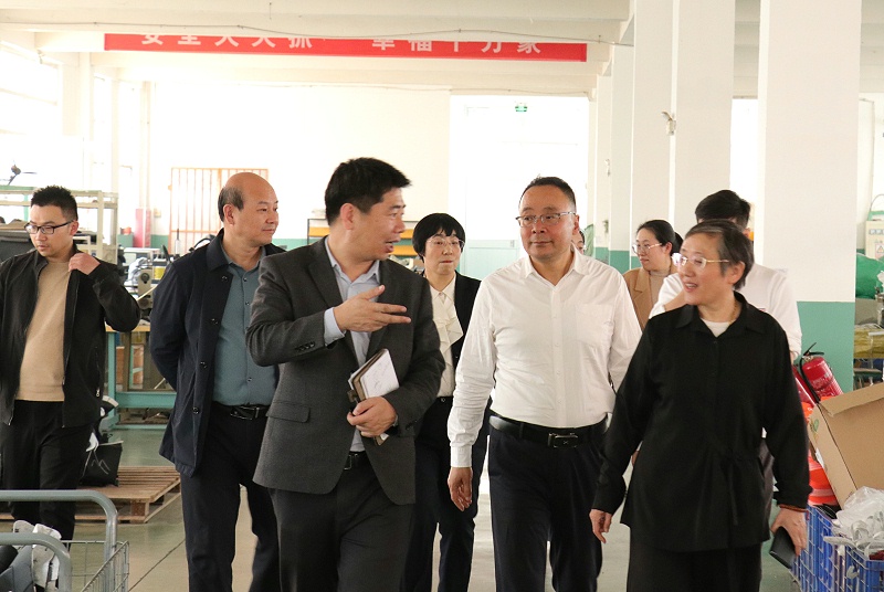 資訊|臨沂市商務(wù)局黨組成員、副局長莊金才一行蒞臨百華鞋業(yè)調(diào)研指導(dǎo)