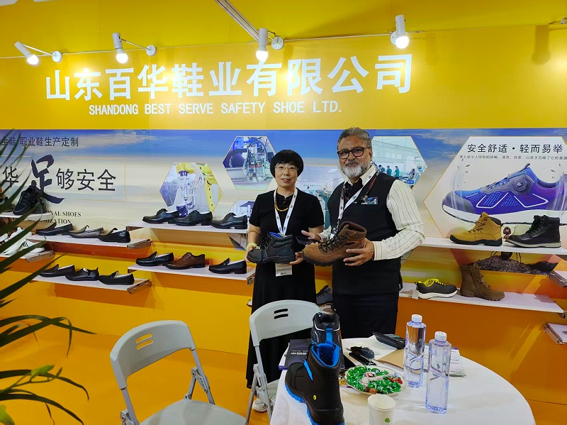 2025摩登中國國際鞋包服飾時尚展現場來了，百華鞋業展位現場人氣爆棚！