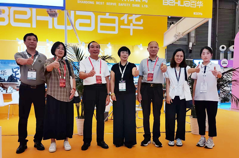 2025摩登中國國際鞋包服飾時尚展現場來了，百華鞋業展位現場人氣爆棚！