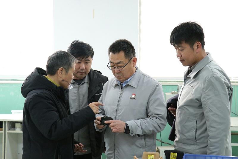 國(guó)內(nèi)著名集團(tuán)蒞臨百華鞋業(yè)，攜手打造合作新篇章！