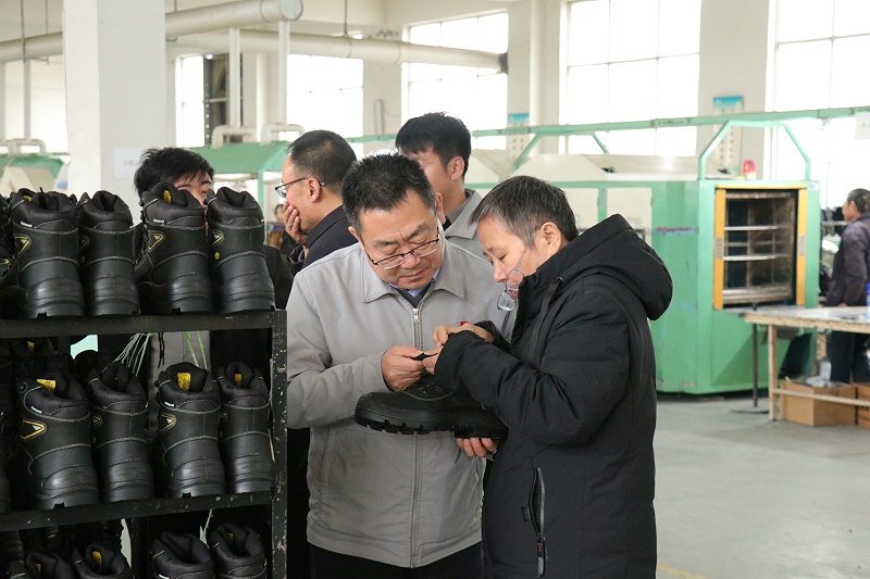國(guó)內(nèi)著名集團(tuán)蒞臨百華鞋業(yè)，攜手打造合作新篇章！