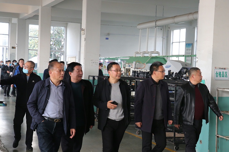 沂南縣中小企業發展局領導蒞臨百華鞋業指導工作