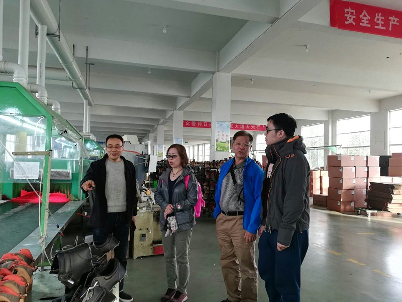 加拿大客戶(hù)參觀百華工廠(chǎng)